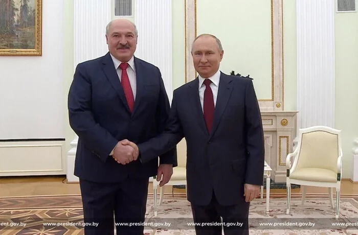 Злякалися погроз Зеленського. Лукашенко термінового зустрінеться з Путіним