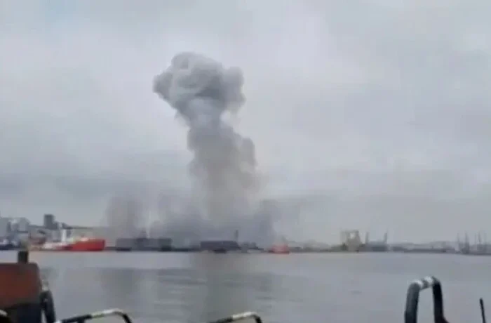 У румунському порту Констанца вибухнув морський дрон: влада оголосила найвищий рівень тривоги (відео)