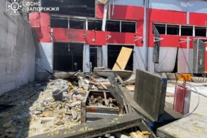 Окупанти вдарили по терміналу «Нової пошти» у Запоріжжі (фото)