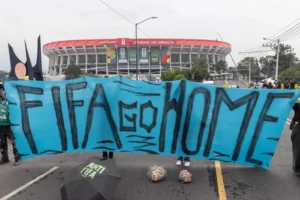 За два дні до Чемпіонату світу мітингувальники у Мехіко заблокували вхід до стадіону «Ацтека»