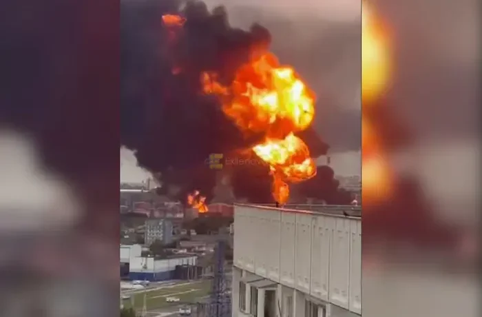 Дрони уразили Московський НПЗ: відео масштабної пожежі