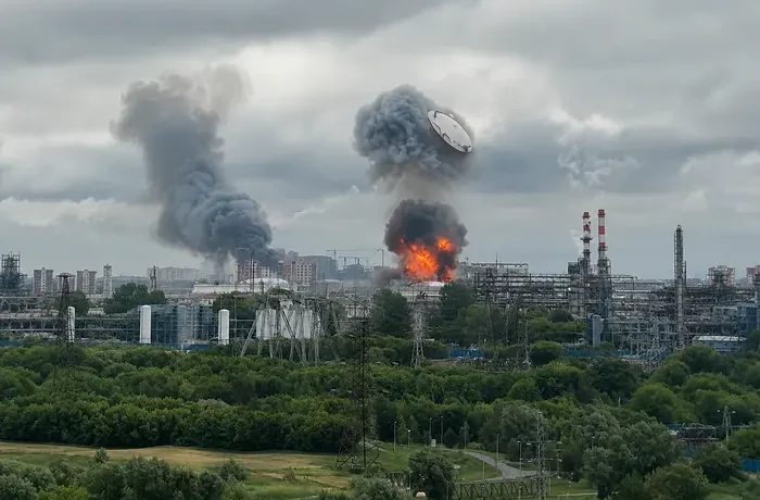 Москва вразила власний НПЗ ракетою ППО – моніторингові канали