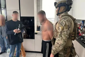 Замах на топпосадовця ГУР. Затримано посередника, який підшуковував виконавця