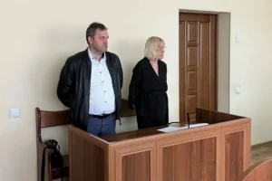 Суд закрив справу детектива НАБУ Гусарова через строк давності: він визнав вину