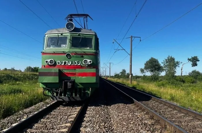 На Львівщині вантажний потяг на смерть збив 19-річного юнака
