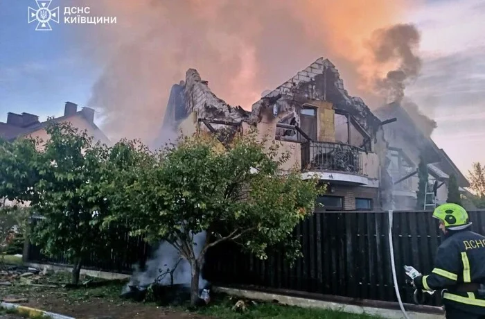 Масована атака на Київщину: є постраждалі, пошкоджені будинки, склади та підприємства