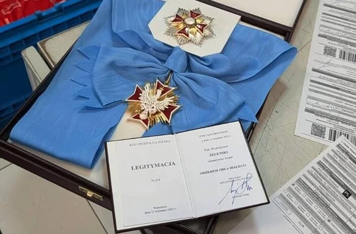«Нова пошта» – це не пошта». Смілянський пояснив історію з відправкою ордена Зеленського до Польщі