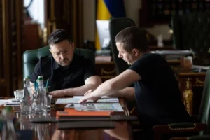 Паливна криза в Криму, настрої росіян та загроза з Півночі. Зеленський оприлюднив дані розвідки