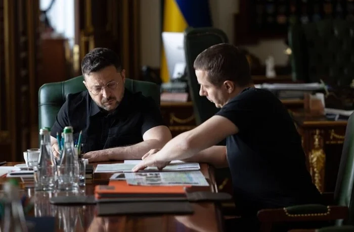 Паливна криза в Криму, настрої росіян та загроза з Півночі. Зеленський оприлюднив дані розвідки