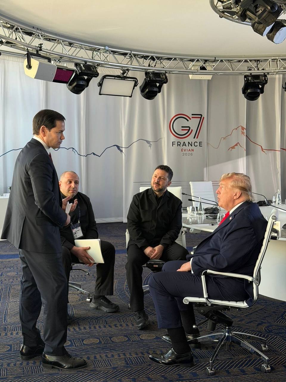 Зеленський провів розмову з Трампом