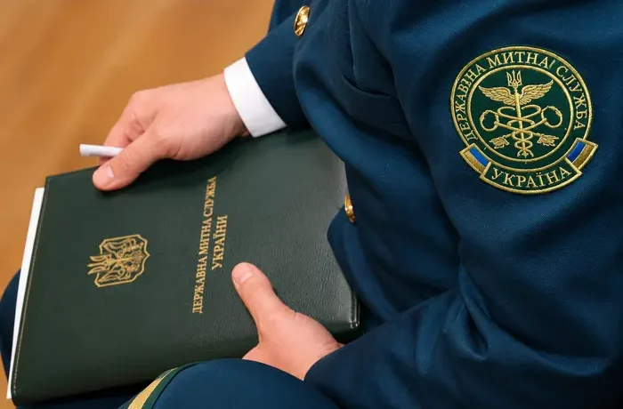 День митника: скільки в Україні заробляють працівники Держмитслужби