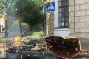 Атака на Київ: під час гасіння пожежі у Лаврі з’явилася веселка (відео)