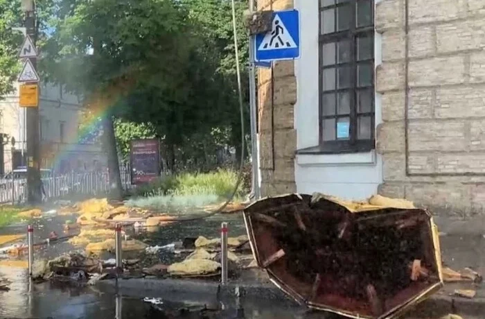 Атака на Київ: під час гасіння пожежі у Лаврі з’явилася веселка (відео)