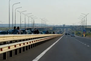 Кримський міст опинився під атакою дронів: у черзі скупчилися 2800 авто