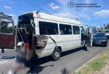 Російський дрон атакував маршрутку у Запоріжжі: загинули люди