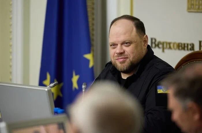 Стефанчук назвав помилкою рішення президента Навроцького про відкликання ордена Зеленського