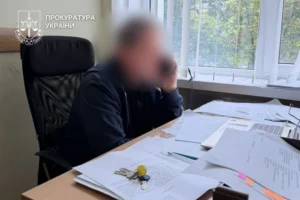 Розкрадання 15 млн в університеті Богомольця. Підозрювана намагалася втекти через вікно