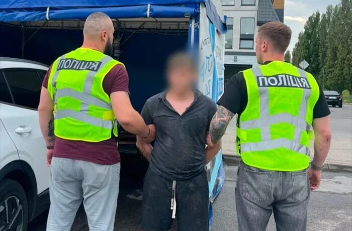 Приходив у гості, коли не було дорослих: на Київщині затримано вчителя за розбещення школярки