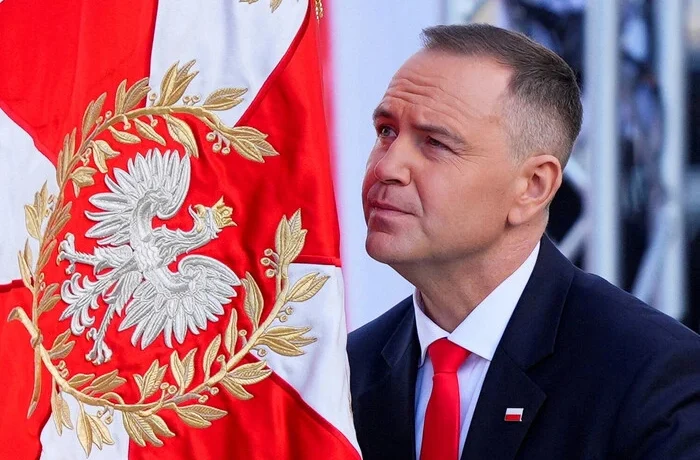 Не лише орден: які ризики для України ховаються у заяві Навроцького