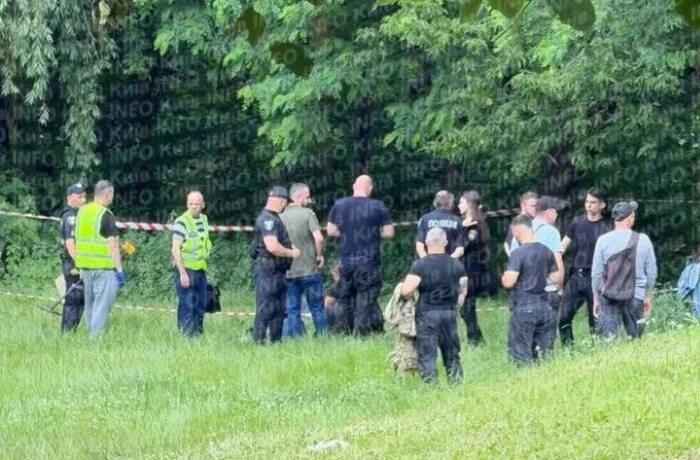 У Сирецькому парку на дитячій залізниці виявлено тіло людини (фото)