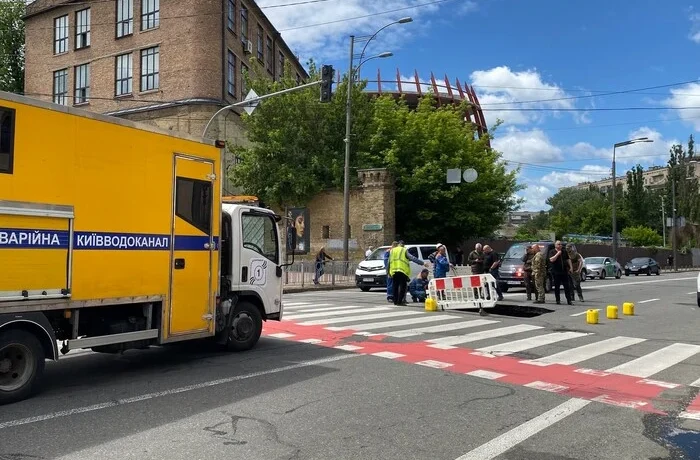 Рух вул. Грушевського тимчасово обмежено через пошкодження водопровідної мережі (+схема)