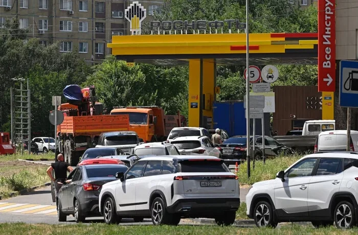 На більшості території РФ запроваджено обмеження на продаж пального: карта Reuters
