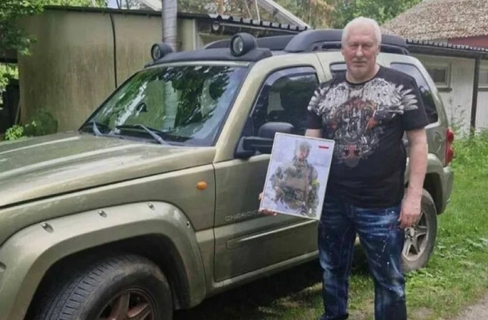 Батько польського добровольця, який загинув за Україну, передав українським військовим авто сина