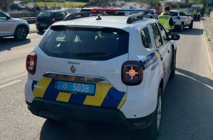 У Києві чоловік ходив подвір’ям біля багатоповерхівки і стріляв