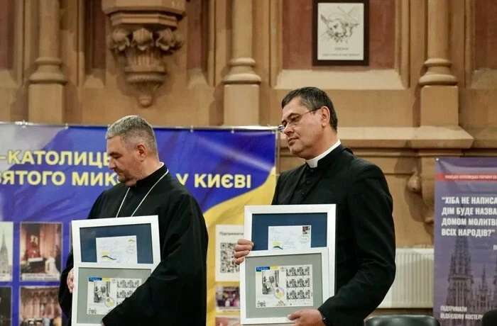 У костелі Святого Миколая погашено марку до 25-річчя візиту Папи Іоанна Павла ІІ в Україну