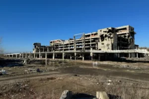 Українські військові взяли під вогневий контроль Донецький аеропорт