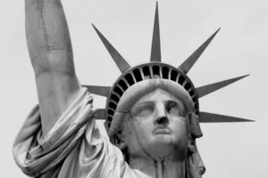 Трамп депортував 900 тисяч мігрантів — і це вже б’є по економіці США