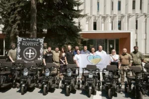 Християнський корпус, БФ «Надія» та Валерій Дубіль передали 20 скутерів ветеранам