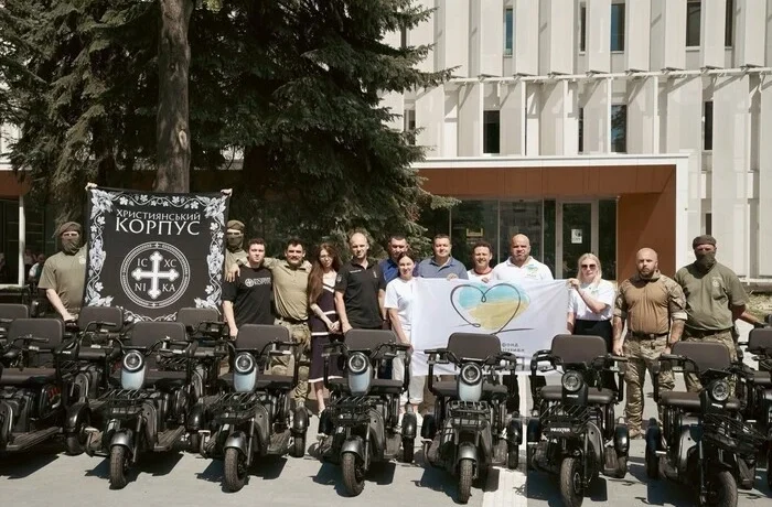 Християнський корпус, БФ «Надія» та Валерій Дубіль передали 20 скутерів ветеранам