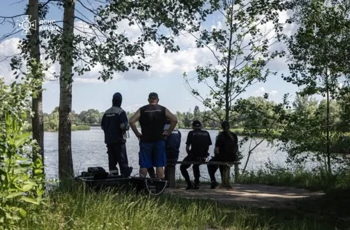 На озері Редькине третю добу тривають пошуки потонулого чоловіка