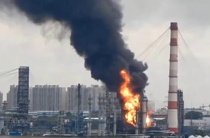 Мадяр показав напис на дроні, який атакував Московський НПЗ (фото)