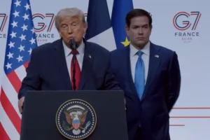 Трамп пояснив, що заважає Зеленському та Путіну домовитися