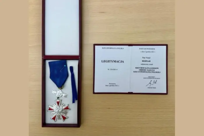 Ще один український посадовець повернув нагороду Польщі
