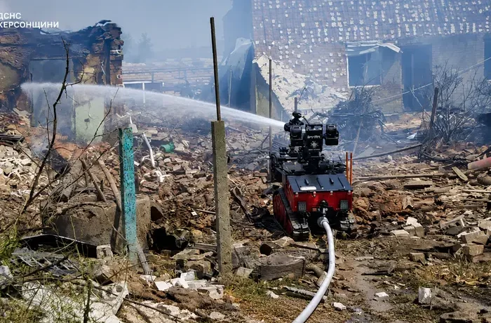 Рятувальники застосували робота під час ліквідації наслідків обстрілу на Херсонщині