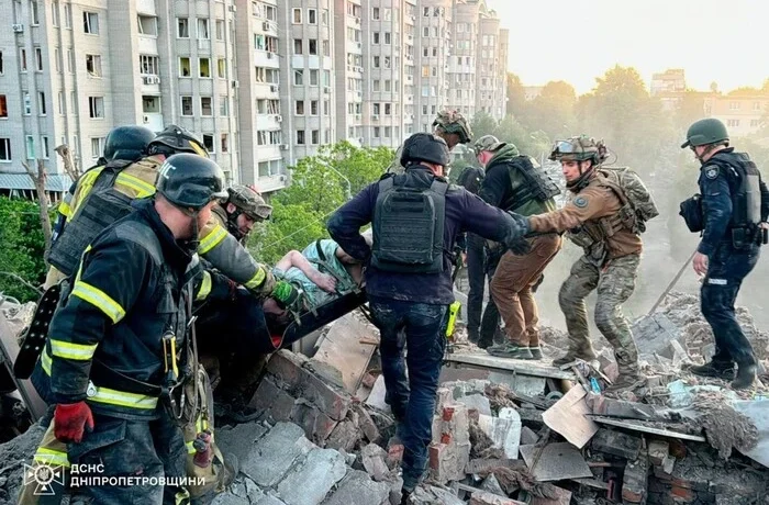 Понад 100 поранених і 13 загиблих, серед них – трирічна дитина: наслідки російської атаки на Україну