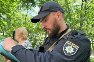 У Києві чоловік викинув собаку з вікна шостого поверху: поліція відкрила справу