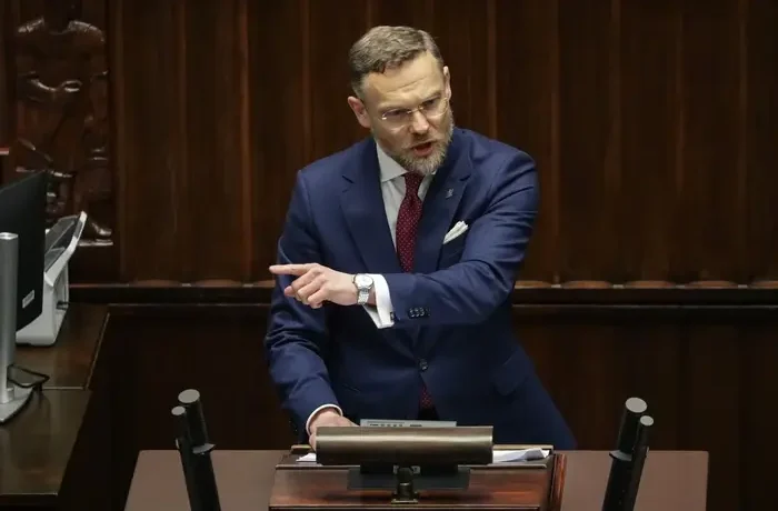 Канцелярія Навроцького звинуватила українську владу у невдячності