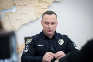 РФ почала вербувати дівчат для вбивств військових. Голова Нацполіції розкрив схему