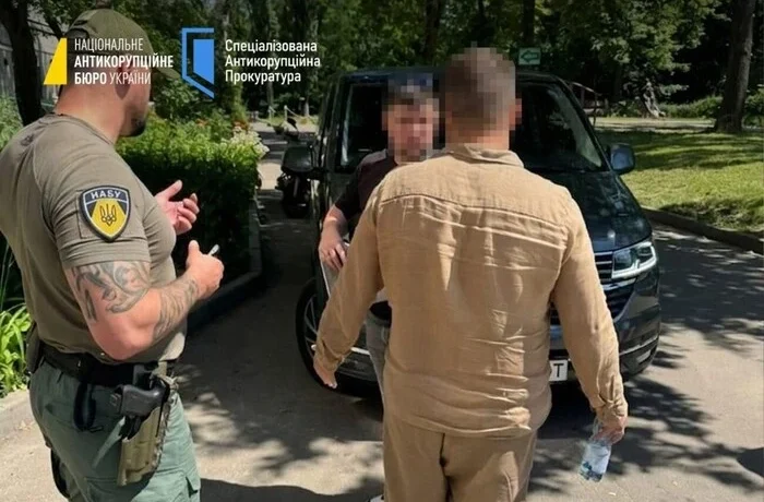 Елітне авто і $44,5 тис. за закриття справи: експрокурори з Кіровоградщини отримали підозри
