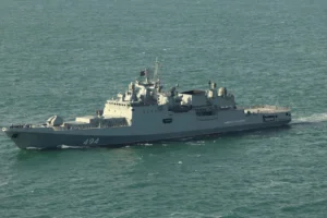 Російський корабель відкрив вогонь по британській яхті