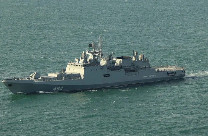 Російський корабель відкрив вогонь по британській яхті