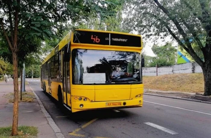 У Києві через ярмарок змінено маршрути двох автобусів (схема)