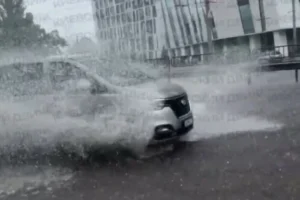 Київ накрила злива з градом, підтопило окремі вулиці (відео)