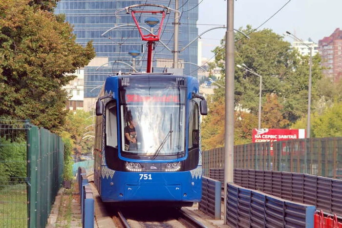 У Києві змінено рух травмваїв через аварію на тепломережі