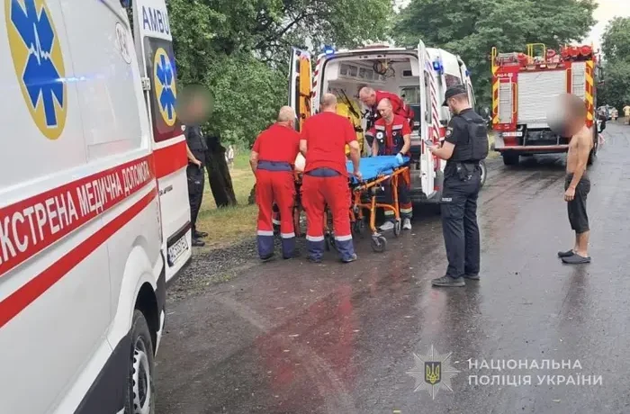На Волині від удару блискавки постраждали люди, серед них є діти