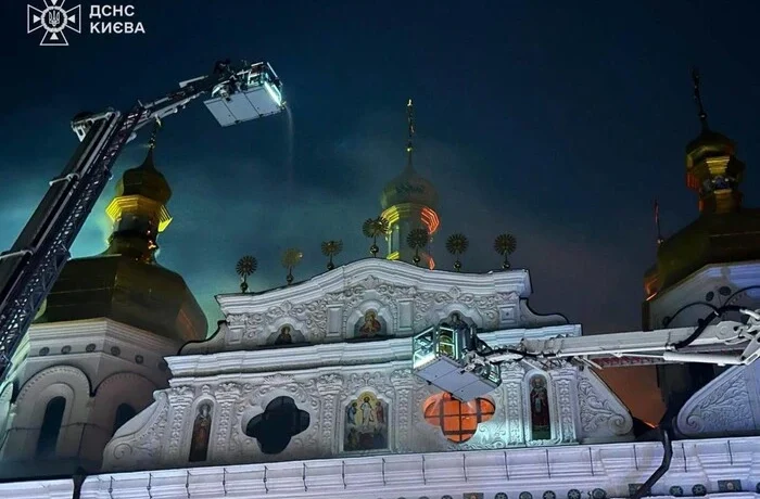 Рятувальники ліквідовують наслідки нічної російської атаки по Києву